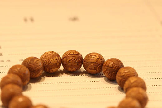 【青山特惠】1.2*17颗 红肉印度迈索尔正区老山檀六字箴言手串 L12 商品图6