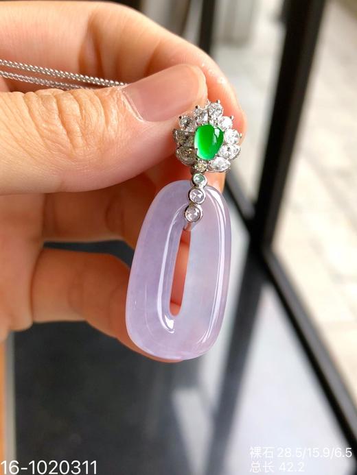 🧚‍♀️少女的方扣子吊坠，纯净细腻高冰种，梦幻玛卡龙紫罗兰色系，厚庄且水润感满满，线条流畅优美，像少女般充满胶原蛋白[偷笑]，纯情而生动！新品价76999[色][色]【16-1020311】 商品图6