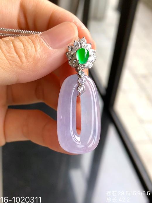 🧚‍♀️少女的方扣子吊坠，纯净细腻高冰种，梦幻玛卡龙紫罗兰色系，厚庄且水润感满满，线条流畅优美，像少女般充满胶原蛋白[偷笑]，纯情而生动！新品价76999[色][色]【16-1020311】 商品图5