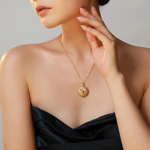 【藏光】JULEE JULEE茱俪珠宝  18K黄+白金红宝石钻石相片盒吊坠 商品图5