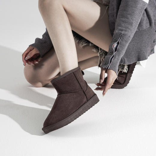 【无惧风雪 自由畅行】卡帝乐鳄鱼 防水防污雪地靴 加厚绒毛保暖 防滑耐磨裸感舒适透气 2024年冬季新款 热卖 商品图4