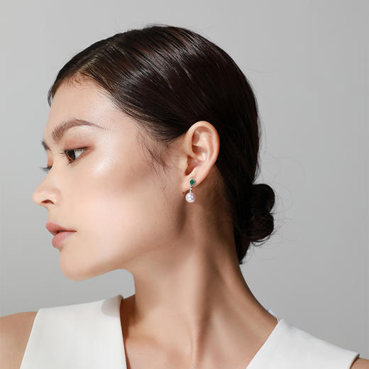 【简单】JULEE JULEE茱俪珠宝  18K白金祖母绿Akoya珍珠耳饰 商品图2