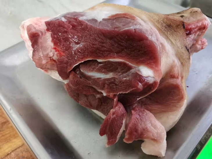 跑山猪肉丨跟跑山鸡养在一起的小山猪纯粮食喂养一年