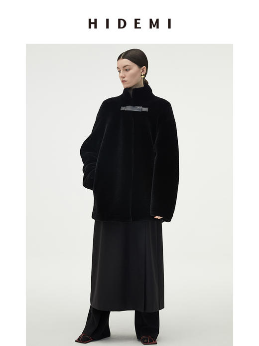 HIDEMI 黑色皮毛一体简约皮襻设计感中长款大衣 商品图6