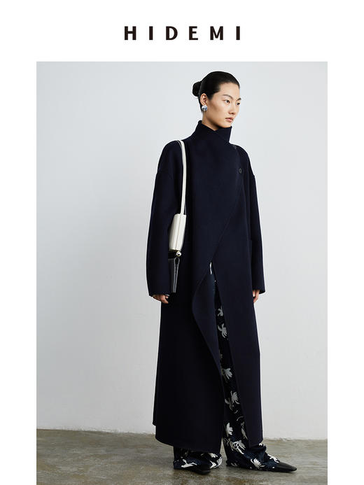 HIDEMI 藏蓝色两粒扣设计感立领腰带式不对称长款澳毛大衣 商品图1