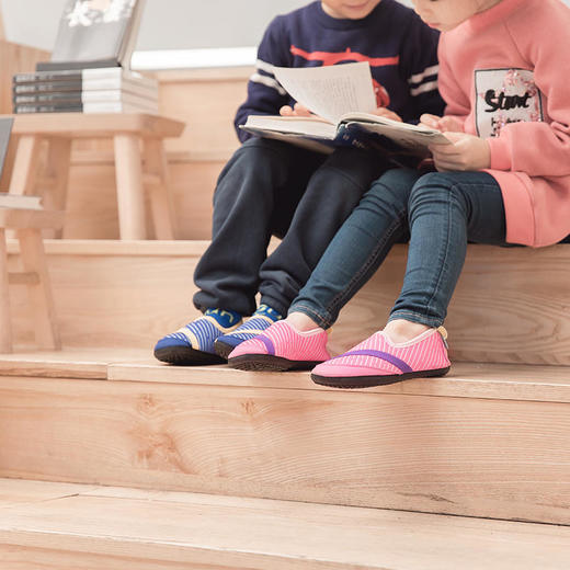 【双十一特价】【秋冬必备丨超轻柔软保暖】美国FITKICKS时尚超轻防打滑儿童暖暖鞋|弹力鞋|秋冬棉鞋|家居鞋|毛毛鞋|双层保暖，舒适透气不闷脚抗菌除臭，360°弯曲折叠 商品图3