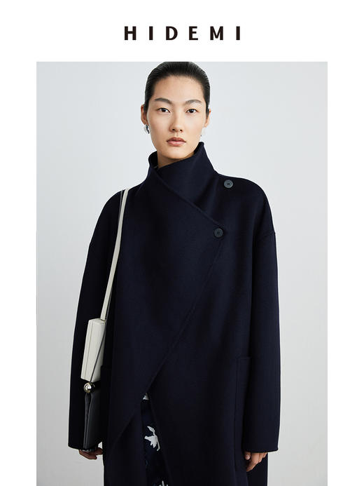 HIDEMI 藏蓝色两粒扣设计感立领腰带式不对称长款澳毛大衣 商品图3