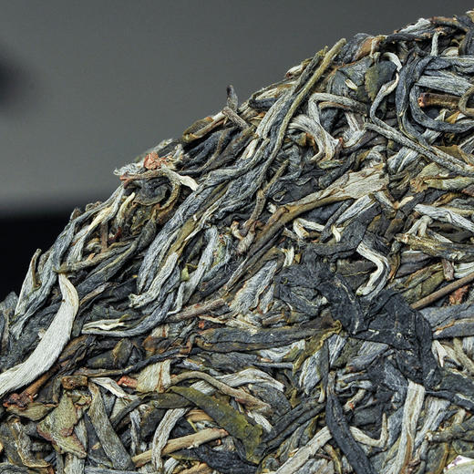 【2019新品】沧元·昆印纪念饼357g普洱茶生茶 勐库坝糯 藤条古树 商品图3