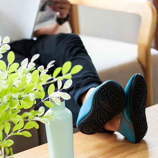 【双十一特价】美国FITKICKS时尚超轻防打滑暖暖鞋|弹力鞋|秋冬棉鞋|家居鞋|毛毛鞋|双层保暖，舒适透气不闷脚抗菌除臭，360°弯曲折叠 商品图6