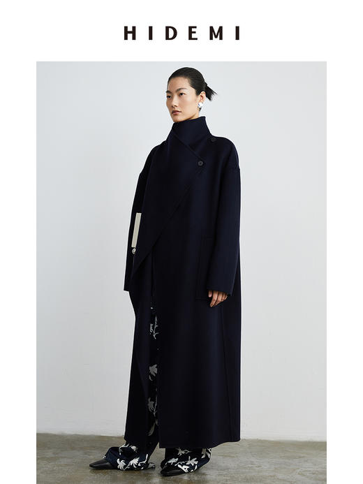 HIDEMI 藏蓝色两粒扣设计感立领腰带式不对称长款澳毛大衣 商品图2