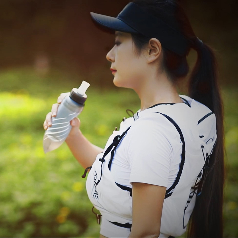 奥尼捷白色越野背包大约10升装C9108S纯白