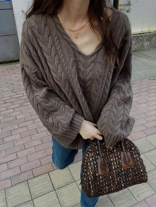 HIDEMI 美利奴羊毛系列巧克力棕绞花粗针厚款V领大毛衣 商品图2