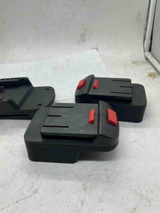 【货号07277】按钮东成18V电池转东科/科王/博诺机身转换器 商品图4