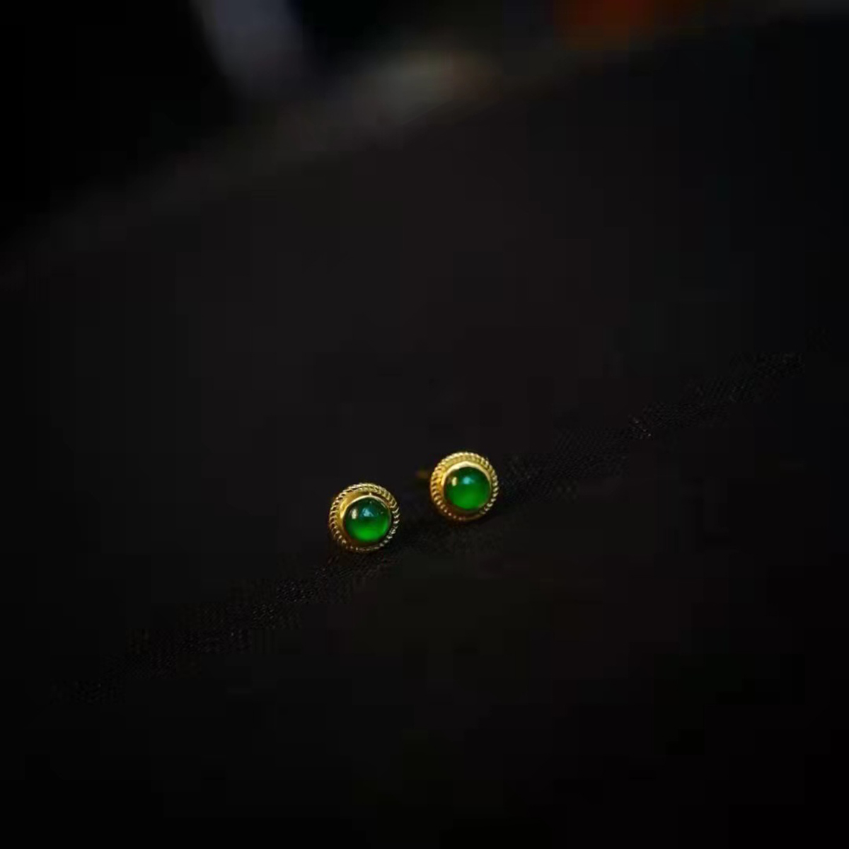 龢盒原创 18k金镶翡翠豆豆耳钉