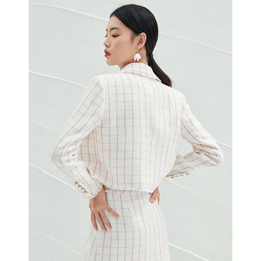 EITIE爱特爱春季新款格子气质翻领修身显瘦百搭简约女短外套A2203905 商品图3