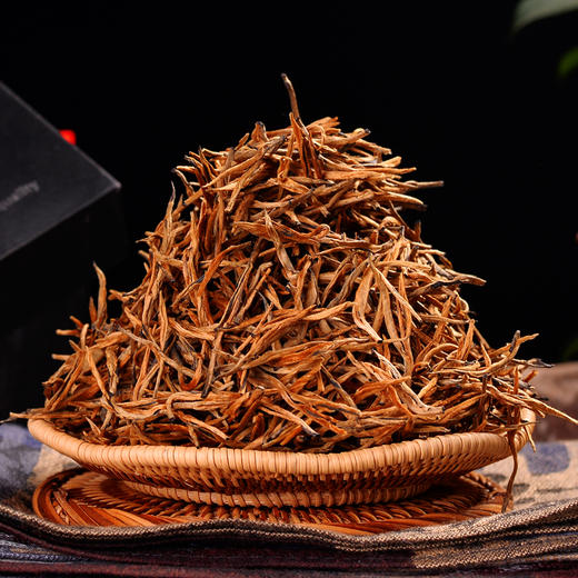 111     云南滇红茶 金芽红茶 滇红贡沱礼盒 春茶芽头精制 500克金芽红茶 商品图3