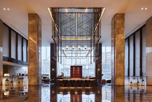 ★爆款年夜饭| 早鸟预售★ ￥4999起/套【上海卓越铂尔曼大酒店】 4间高级房+10人年夜饭桌餐，恒温泳池、健身房，另有连住2晚4间房套餐可选！欢欢喜喜过大年！2026年2月16日专享 商品图1