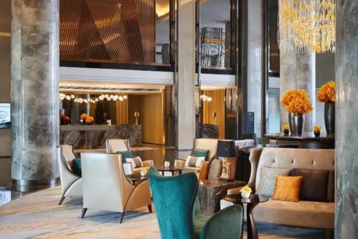 ★爆款年夜饭| 早鸟预售★ ￥4999起/套【上海卓越铂尔曼大酒店】 4间高级房+10人年夜饭桌餐，恒温泳池、健身房，另有连住2晚4间房套餐可选！欢欢喜喜过大年！2026年2月16日专享 商品图3