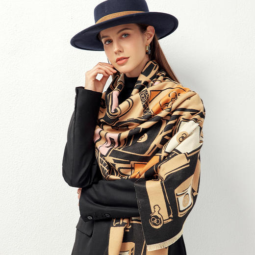 「明星同款」C&C时尚轻奢感羊羔绒围巾 重工工艺 软糯手感 微弹不紧绷 一款双面随意搭 围巾/大披肩/毛毯多用 商品图1