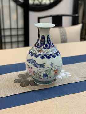 涂杏花：青花斗彩婴戏图玉壶春