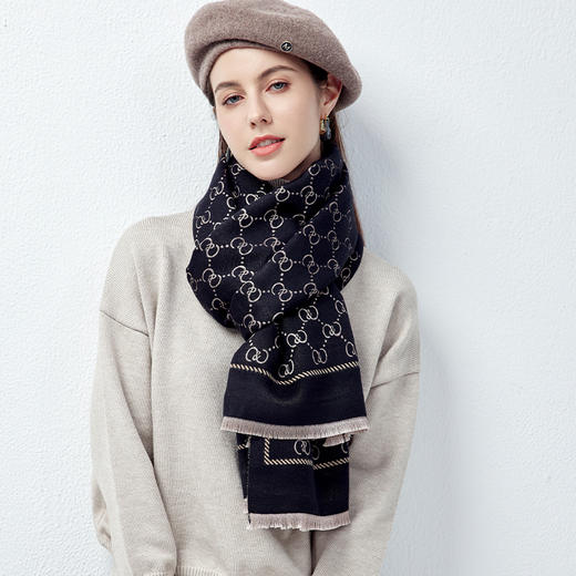 「明星同款」C&C时尚轻奢感羊羔绒围巾 重工工艺 软糯手感 微弹不紧绷 一款双面随意搭 围巾/大披肩/毛毯多用 商品图5