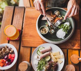 恭喜那些吃饭慢的人