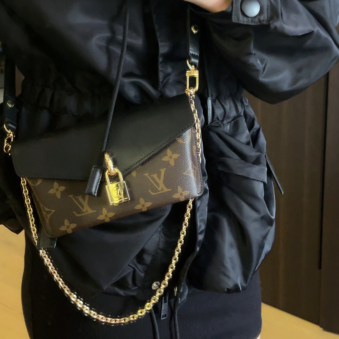 lv padlock信封包