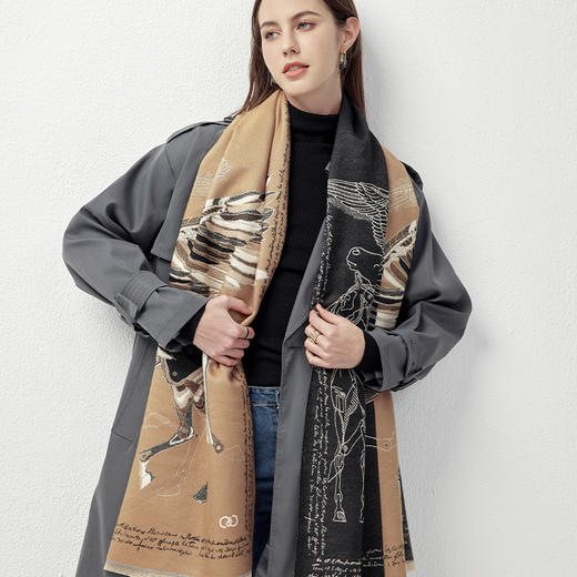 「明星同款」C&C时尚轻奢感羊羔绒围巾 重工工艺 软糯手感 微弹不紧绷 一款双面随意搭 围巾/大披肩/毛毯多用 商品图7