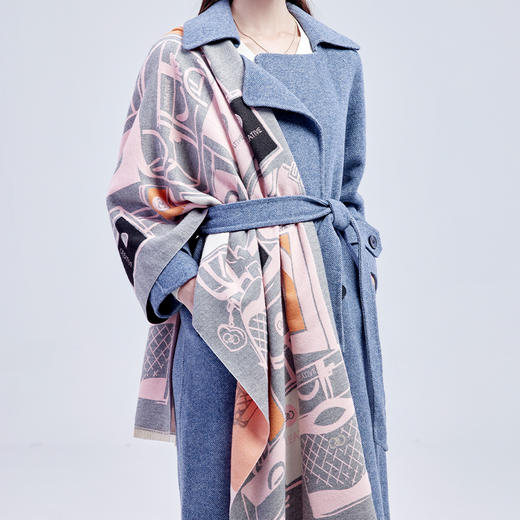 「明星同款」C&C时尚轻奢感羊羔绒围巾 重工工艺 软糯手感 微弹不紧绷 一款双面随意搭 围巾/大披肩/毛毯多用 商品图10