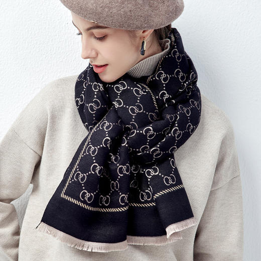 「明星同款」C&C时尚轻奢感羊羔绒围巾 重工工艺 软糯手感 微弹不紧绷 一款双面随意搭 围巾/大披肩/毛毯多用 商品图13