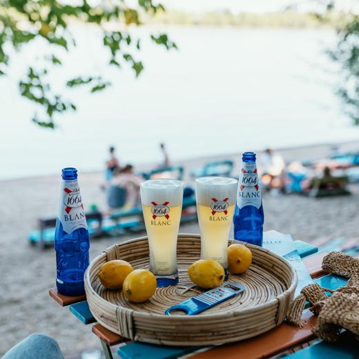 【部分地区缺货预售，现货48h发货】1664白啤500ml*12罐啤酒 商品图1