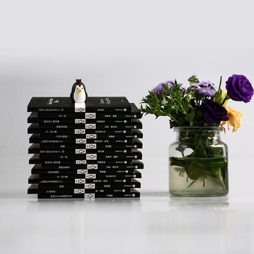 企鹅经典小黑书 一辑 中英双语版 爱伦坡托尔斯泰福楼拜芥川龙之介经典佳作 蒋方舟马伯庸新世相 商品图2