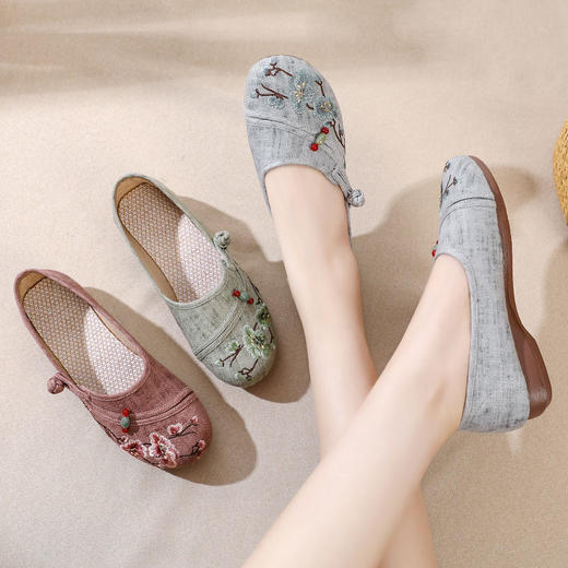 新款老北京国潮布鞋女夏季新款薄款民族风绣花妈妈女式春秋汉服平底单鞋子 商品图0