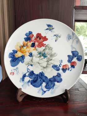 徐国琴：釉下五彩花开富贵赏盘