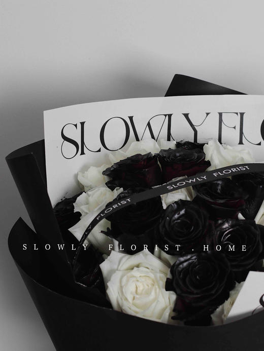 小香风黑白玫瑰花束 商品图3