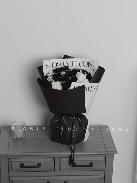 小香风黑白玫瑰花束 商品图4