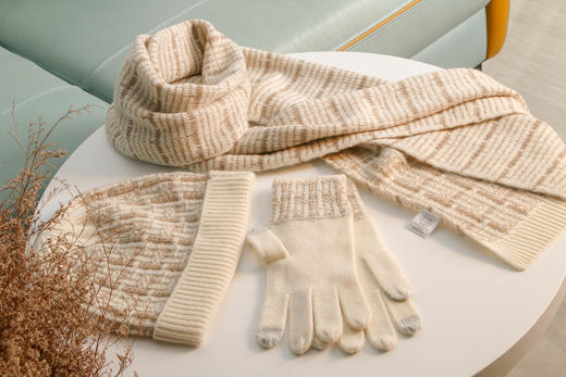 【漫步香榭丽舍】 纯羊绒小香风围巾手套帽子三件套 商品图1