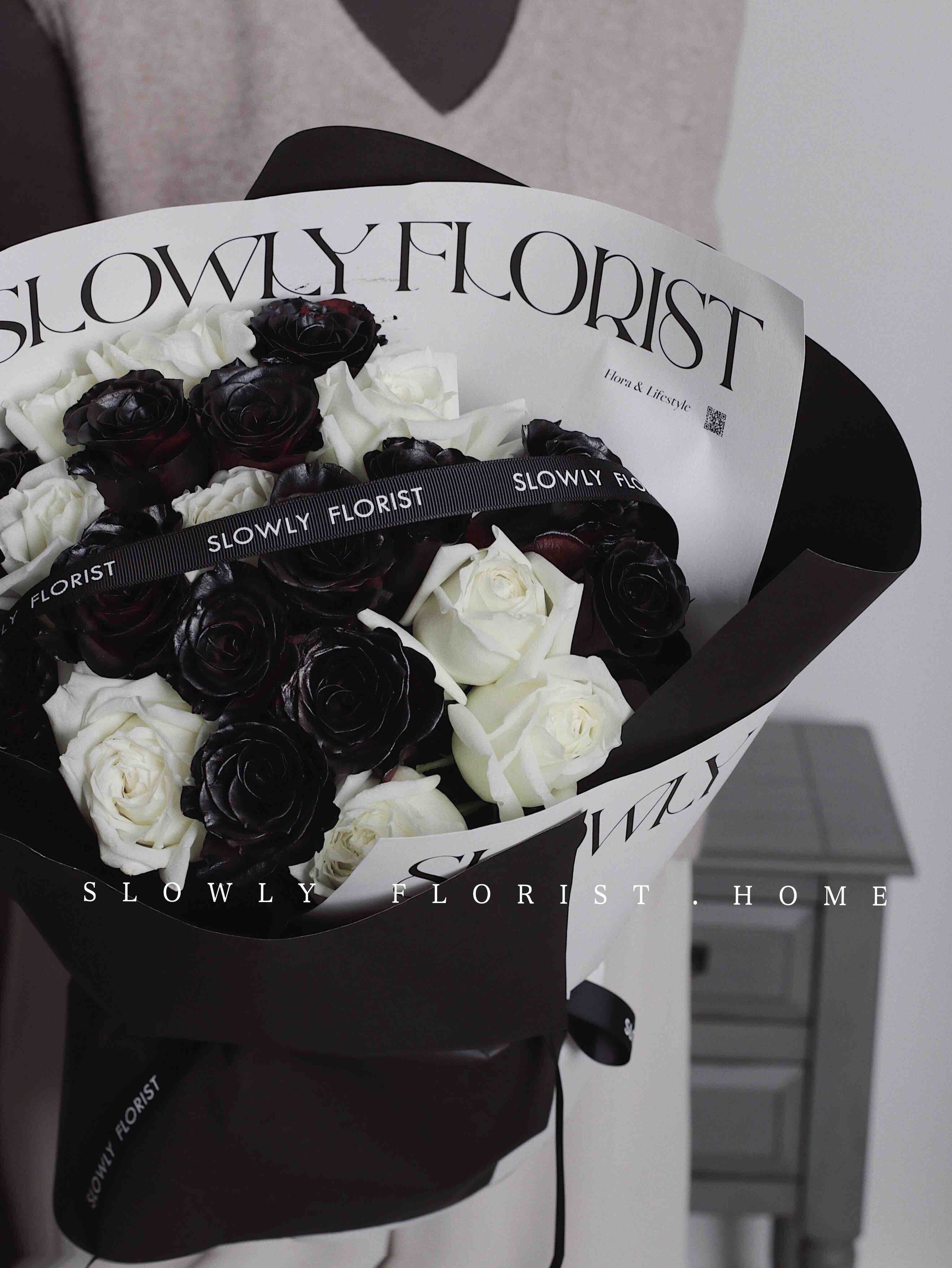 小香风黑白玫瑰花束