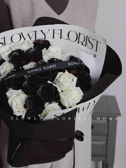 小香风黑白玫瑰花束 商品图0