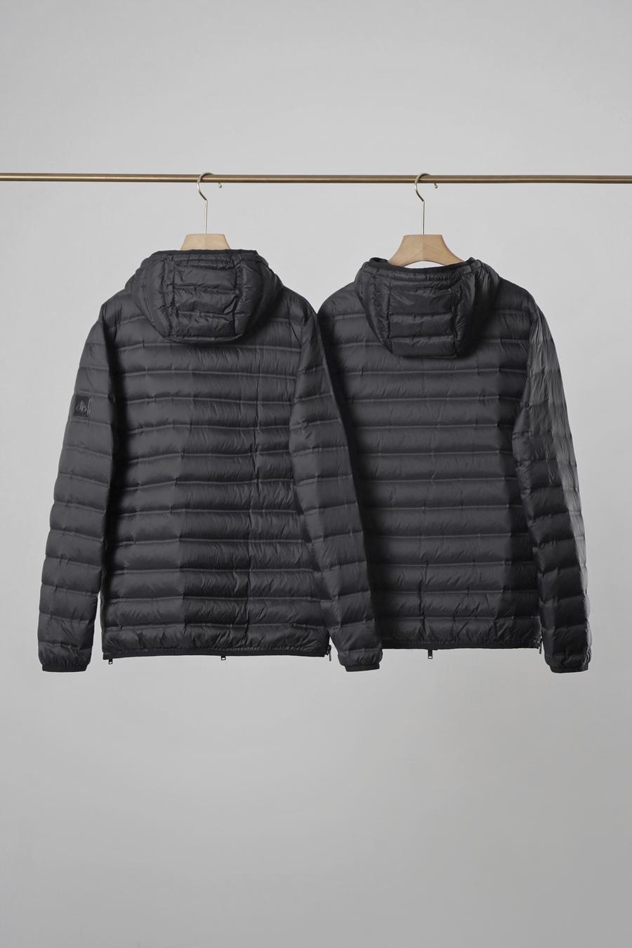 点此购买 剪刀男款连帽黑色轻薄羽绒服 bs203759