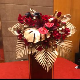 「金碧辉煌」-土豪金讲台花