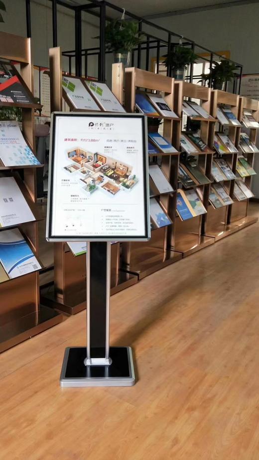 Q45-A型立牌（黑色、金色） 商品图4