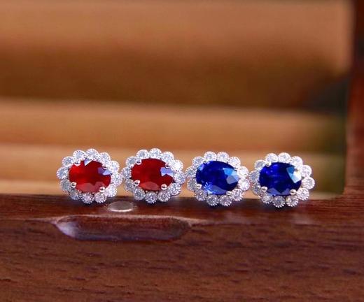 18K镶嵌蓝宝石耳钉 商品图1