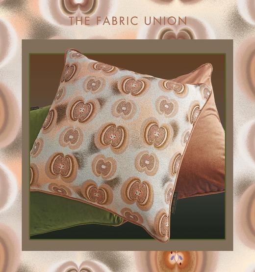 THE FABRIC UNION「Lichtung林中空地」系列 天鹅绒印花抱枕 商品图0