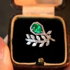 18K镶嵌祖母绿戒指