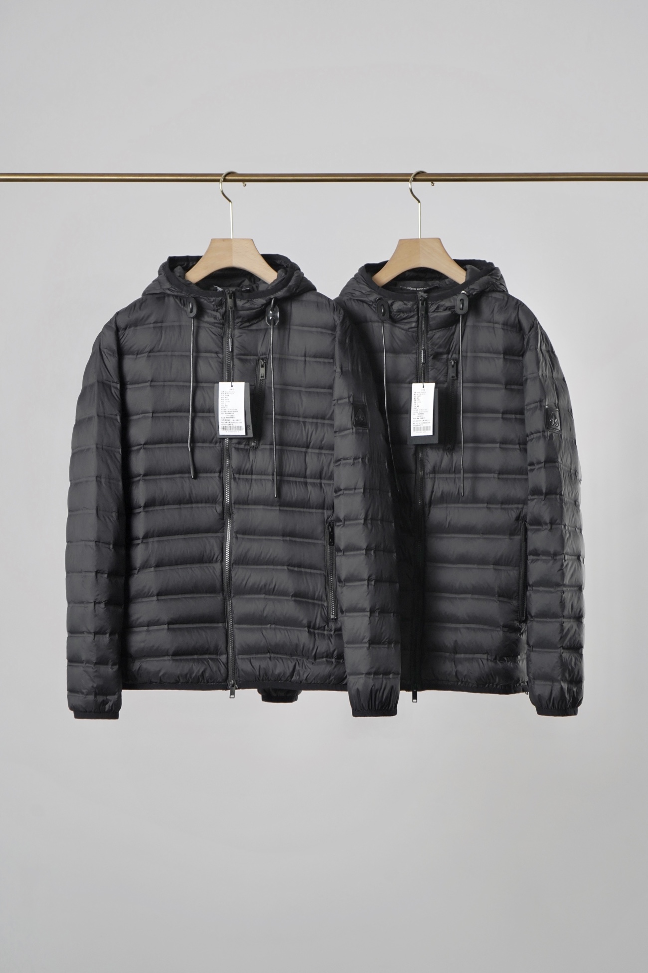 点此购买 剪刀男款连帽黑色轻薄羽绒服 bs203759