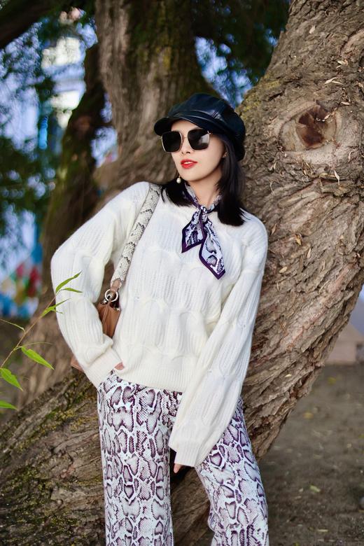 23032  荒漠图腾 蛇纹小丝巾 丝光缎 雾境 商品图4