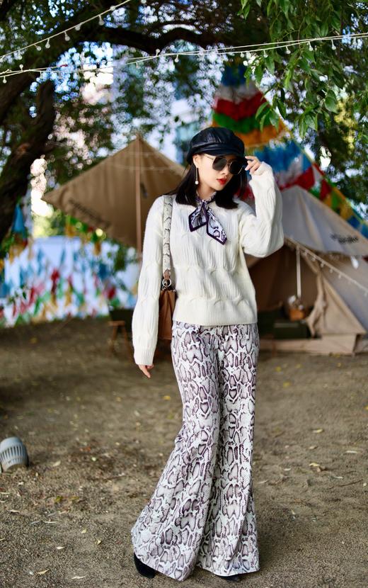 23032  荒漠图腾 蛇纹小丝巾 丝光缎 雾境 商品图3