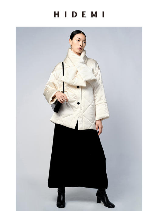 HIDEMI 醋酸系列可拆卸围脖简约设计感菱格棉服大衣 奶昔白/黑色 商品图1