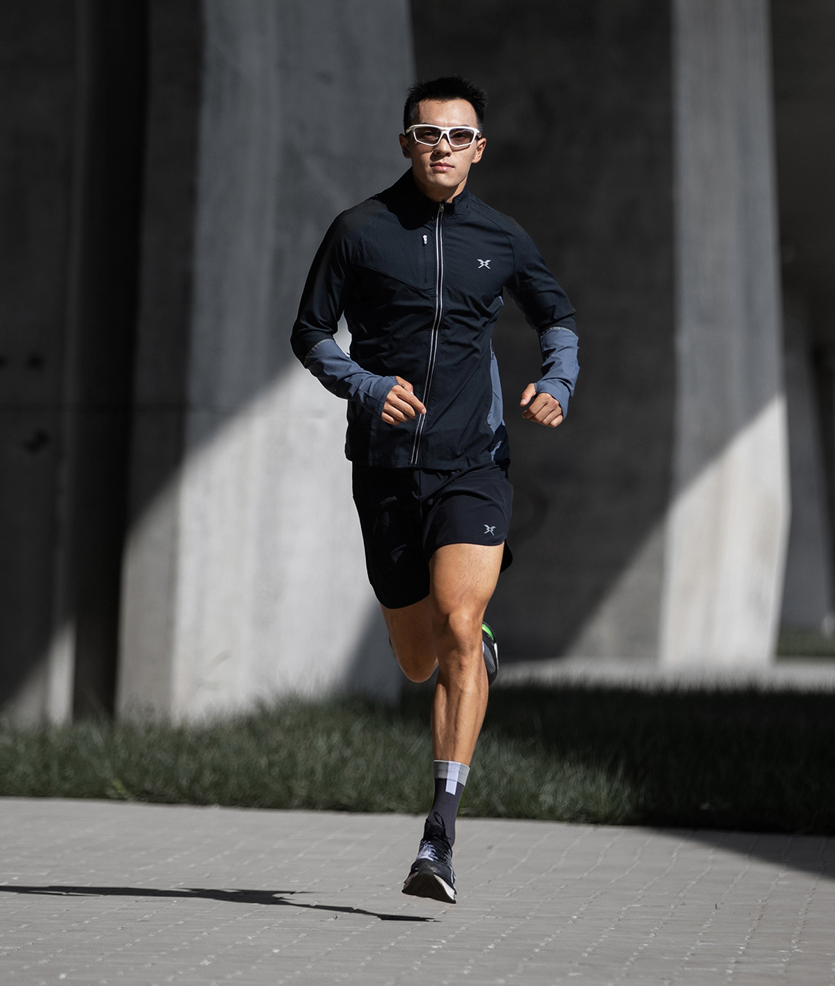 BODYWIT身体智慧男子四面弹防雨亲肤透气跑步风衣